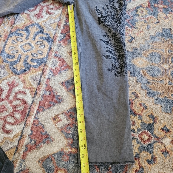 We The Free Embroidered‎ Floral Denim Pants Raw Hem Gray / Black Size 27 Jeans - Picture 16 of 16